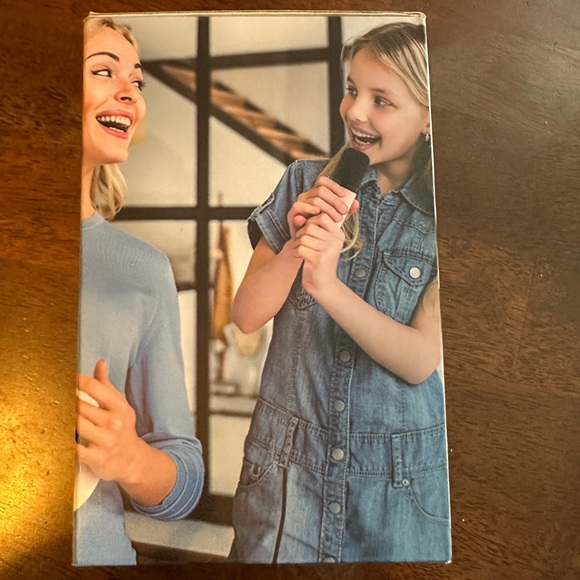 Portabke beige 2 mic karaoke machine new in box nwt - Picture 2 of 5